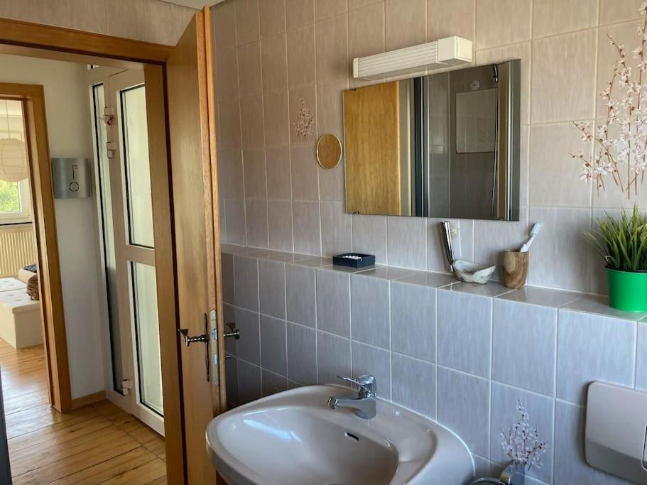 Sonnige Etagen-Wohnung, Alleinige Nutzung, Wasserbett Neunkirchen  Exterior photo